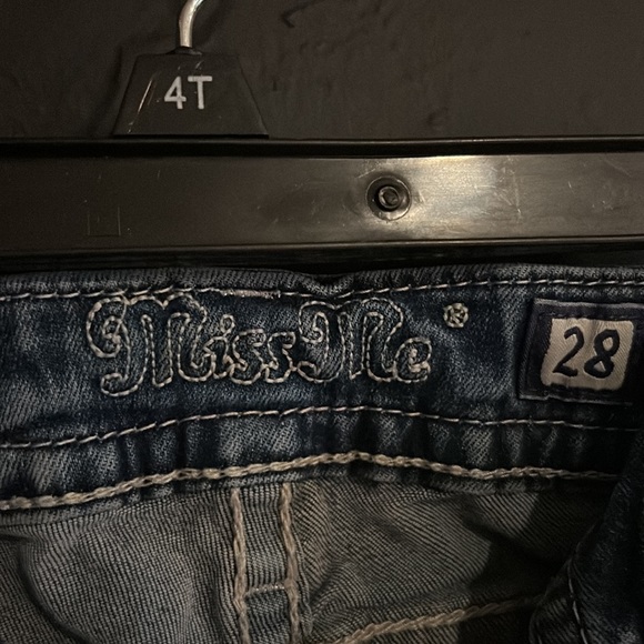 Miss Me Capri Jeans - Picture 2 of 6